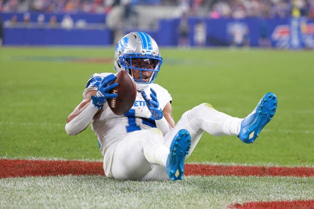 Detroit Lions vs Buffalo Bills ORCHARD PARK, NEW YORK - SEPTEMBER 17: Wide receiver Amon-Ra St. Brown 14 of the Detroit Lions scores a touchdown during the second half of an NFL, American Football Herren, USA football game between the Detroit Lions and the Buffalo Billsat Highmark Stadium in Orchard Park, New York, USA, on Thursday, September 17, 2026 Orchard Park New York United States  Copyright: xJorgexLemusx originalFilename:lemus-detroitl260917_npGv9.jpg