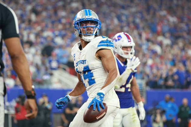Detroit Lions vs Buffalo Bills ORCHARD PARK, NEW YORK - SEPTEMBER 17: Wide receiver Amon-Ra St. Brown 14 of the Detroit Lions scores a touchdown during the second half of an NFL, American Football Herren, USA football game between the Detroit Lions and the Buffalo Billsat Highmark Stadium in Orchard Park, New York, USA, on Thursday, September 17, 2026 Orchard Park New York United States  Copyright: xJorgexLemusx originalFilename:lemus-detroitl260917_npyZ4.jpg