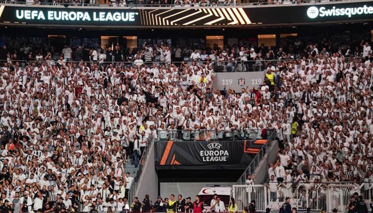 Besiktas v Olympique Marseille - UEFA Europa League ISTANBUL, TURKIYE - SEPTEMBER 17: Besiktas supporters cheer for their team during the UEFA Europa League Week 1 match between Besiktas and Olympique Marseille at Tupras Stadium in Istanbul, Turkiye, on September 17, 2026. Cemal Yurttas Anadolu Istanbul Turkey. Editorial use only. Please get in touch for any other usage.  Copyright: x2026xAnadoluxCemalxYurttasx