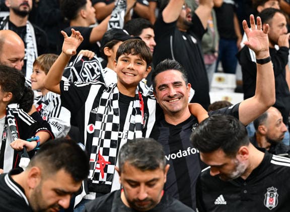 Besiktas v Olympique Marseille - UEFA Europa League ISTANBUL, TURKIYE - SEPTEMBER 17: Besiktas supporters cheer for their team during the UEFA Europa League Week 1 match between Besiktas and Olympique Marseille at Tupras Stadium in Istanbul, Turkiye, on September 17, 2026. Esra Bilgin Anadolu Istanbul Turkey. Editorial use only. Please get in touch for any other usage.  Copyright: x2026xAnadoluxEsraxBilginx