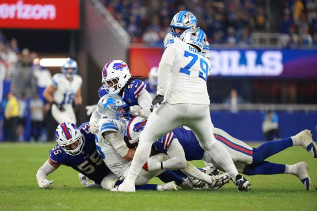 Detroit Lions vs Buffalo Bills ORCHARD PARK, NEW YORK - SEPTEMBER 17: Quarterback Jared Goff 16 of the Detroit Lions gets sacked during the second half of an NFL, American Football Herren, USA football game between the Detroit Lions and the Buffalo Billsat Highmark Stadium in Orchard Park, New York, USA, on Thursday, September 17, 2026 Orchard Park New York United States  Copyright: xJorgexLemusx originalFilename:lemus-detroitl260917_np8jH.jpg