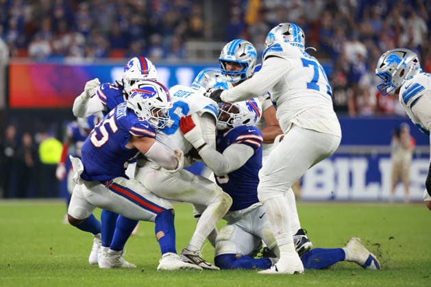 Detroit Lions vs Buffalo Bills ORCHARD PARK, NEW YORK - SEPTEMBER 17: Quarterback Jared Goff 16 of the Detroit Lions gets sacked by defensive end Michael Hoecht 55 of the Buffalo Bills during the second half of an NFL, American Football Herren, USA football game between the Detroit Lions and the Buffalo Billsat Highmark Stadium in Orchard Park, New York, USA, on Thursday, September 17, 2026 Orchard Park New York United States  Copyright: xJorgexLemusx originalFilename:lemus-detroitl260917_np9eg.jpg