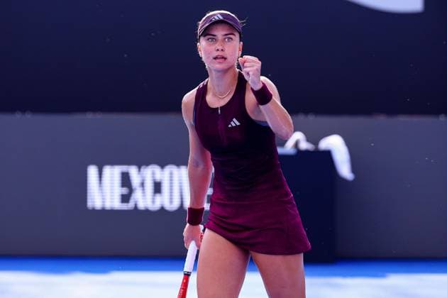 September 17, 2026: TO-45153- GUADALAJARA 2026. .La estadounidense Iva Jovic dio un paso m& xe1;s en la defensa de su t& xed;tulo en el Guadalajara Open 2026, luego de imponerse a la turca Zeynep S& xf6;nmez por 7-6(5) y 6-4, en los octavos de final del torneo disputado sobre la cancha dura del Centro Panamericano de Tenis. Jovic, segunda sembrada y campeona de la edici& xf3;n anterior, tuvo que emplearse a fondo ante una combativa S& xf6;nmez, pero respondi& xf3; en los momentos decisivos para quedarse con la victoria en un encuentro de dos horas y ocho minutos. Con este resultado, la estadounidense asegur& xf3; su lugar en los cuartos de final y mantiene firme su intenci& xf3;n de repetir el campeonato en Guadalajara..Guadalajara, Jalisco. Clasos.com.mx - ZUMAcs4_ 20260917_faa_cs4_026 Copyright: xDiegoxMorenox