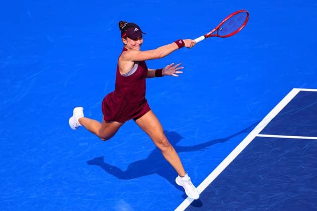 September 17, 2026: TO-45153- GUADALAJARA 2026. .La estadounidense Iva Jovic dio un paso m& xe1;s en la defensa de su t& xed;tulo en el Guadalajara Open 2026, luego de imponerse a la turca Zeynep S& xf6;nmez por 7-6(5) y 6-4, en los octavos de final del torneo disputado sobre la cancha dura del Centro Panamericano de Tenis. Jovic, segunda sembrada y campeona de la edici& xf3;n anterior, tuvo que emplearse a fondo ante una combativa S& xf6;nmez, pero respondi& xf3; en los momentos decisivos para quedarse con la victoria en un encuentro de dos horas y ocho minutos. Con este resultado, la estadounidense asegur& xf3; su lugar en los cuartos de final y mantiene firme su intenci& xf3;n de repetir el campeonato en Guadalajara..Guadalajara, Jalisco. Clasos.com.mx Sports News - September 17, 2026  - ZUMAcs4_ 20260917_faa_cs4_018 Copyright: xDiegoxMorenox
