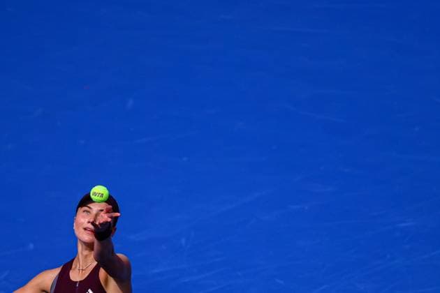 September 17, 2026: TO-45153- GUADALAJARA 2026. .La estadounidense Iva Jovic dio un paso m& xe1;s en la defensa de su t& xed;tulo en el Guadalajara Open 2026, luego de imponerse a la turca Zeynep S& xf6;nmez por 7-6(5) y 6-4, en los octavos de final del torneo disputado sobre la cancha dura del Centro Panamericano de Tenis. Jovic, segunda sembrada y campeona de la edici& xf3;n anterior, tuvo que emplearse a fondo ante una combativa S& xf6;nmez, pero respondi& xf3; en los momentos decisivos para quedarse con la victoria en un encuentro de dos horas y ocho minutos. Con este resultado, la estadounidense asegur& xf3; su lugar en los cuartos de final y mantiene firme su intenci& xf3;n de repetir el campeonato en Guadalajara..Guadalajara, Jalisco. Clasos.com.mx - ZUMAcs4_ 20260917_faa_cs4_037 Copyright: xDiegoxMorenox