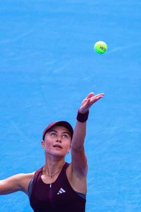 September 17, 2026: TO-45153- GUADALAJARA 2026. .La estadounidense Iva Jovic dio un paso m& xe1;s en la defensa de su t& xed;tulo en el Guadalajara Open 2026, luego de imponerse a la turca Zeynep S& xf6;nmez por 7-6(5) y 6-4, en los octavos de final del torneo disputado sobre la cancha dura del Centro Panamericano de Tenis. Jovic, segunda sembrada y campeona de la edici& xf3;n anterior, tuvo que emplearse a fondo ante una combativa S& xf6;nmez, pero respondi& xf3; en los momentos decisivos para quedarse con la victoria en un encuentro de dos horas y ocho minutos. Con este resultado, la estadounidense asegur& xf3; su lugar en los cuartos de final y mantiene firme su intenci& xf3;n de repetir el campeonato en Guadalajara..Guadalajara, Jalisco. Clasos.com.mx - ZUMAcs4_ 20260917_faa_cs4_034 Copyright: xDiegoxMorenox
