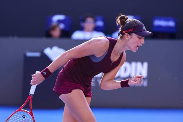 September 17, 2026: TO-45153- GUADALAJARA 2026. .La estadounidense Iva Jovic dio un paso m& xe1;s en la defensa de su t& xed;tulo en el Guadalajara Open 2026, luego de imponerse a la turca Zeynep S& xf6;nmez por 7-6(5) y 6-4, en los octavos de final del torneo disputado sobre la cancha dura del Centro Panamericano de Tenis. Jovic, segunda sembrada y campeona de la edici& xf3;n anterior, tuvo que emplearse a fondo ante una combativa S& xf6;nmez, pero respondi& xf3; en los momentos decisivos para quedarse con la victoria en un encuentro de dos horas y ocho minutos. Con este resultado, la estadounidense asegur& xf3; su lugar en los cuartos de final y mantiene firme su intenci& xf3;n de repetir el campeonato en Guadalajara..Guadalajara, Jalisco. Clasos.com.mx - ZUMAcs4_ 20260917_faa_cs4_046 Copyright: xDiegoxMorenox