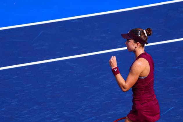September 17, 2026: TO-45153- GUADALAJARA 2026. .La estadounidense Iva Jovic dio un paso m& xe1;s en la defensa de su t& xed;tulo en el Guadalajara Open 2026, luego de imponerse a la turca Zeynep S& xf6;nmez por 7-6(5) y 6-4, en los octavos de final del torneo disputado sobre la cancha dura del Centro Panamericano de Tenis. Jovic, segunda sembrada y campeona de la edici& xf3;n anterior, tuvo que emplearse a fondo ante una combativa S& xf6;nmez, pero respondi& xf3; en los momentos decisivos para quedarse con la victoria en un encuentro de dos horas y ocho minutos. Con este resultado, la estadounidense asegur& xf3; su lugar en los cuartos de final y mantiene firme su intenci& xf3;n de repetir el campeonato en Guadalajara..Guadalajara, Jalisco. Clasos.com.mx - ZUMAcs4_ 20260917_faa_cs4_061 Copyright: xDiegoxMorenox