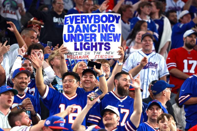Detroit Lions vs Buffalo Bills ORCHARD PARK, NEW YORK - SEPTEMBER 17: A fan celebrates holding a sign reading Everybody Dancing Under New Lights Dancing in the New Highmark Stadium during an NFL, American Football Herren, USA football game between the Detroit Lions and the Buffalo Billsat Highmark Stadium in Orchard Park, New York, USA, on Thursday, September 17, 2026 Orchard Park New York United States  Copyright: xAmyxLemusx originalFilename:lemus-detroitl260917_nphKx.jpg