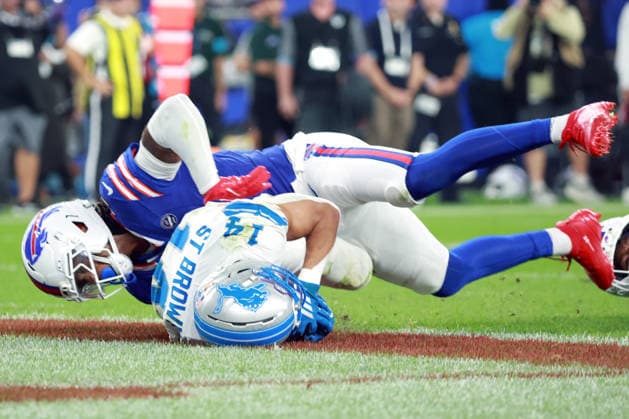 Detroit Lions vs Buffalo Bills ORCHARD PARK, NEW YORK - SEPTEMBER 17: Wide receiver Amon-Ra St. Brown (14) of the Detroit Lions makes a touchdown during an NFL, American Football Herren, USA football game between the Detroit Lions and the Buffalo Billsat Highmark Stadium in Orchard Park, New York, USA, on Thursday, September 17, 2026 Orchard Park New York United States  Copyright: xAmyxLemusx originalFilename:lemus-detroitl260917_npUPU.jpg