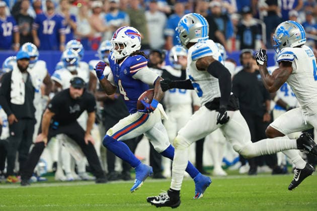Detroit Lions vs Buffalo Bills ORCHARD PARK, NEW YORK - SEPTEMBER 17: Running back James Cook III 4 of the Buffalo Bills runs the ball during the second half of an NFL, American Football Herren, USA football game between the Detroit Lions and the Buffalo Billsat Highmark Stadium in Orchard Park, New York, USA, on Thursday, September 17, 2026 Orchard Park New York United States  Copyright: xJorgexLemusx originalFilename:lemus-detroitl260917_np2zA.jpg