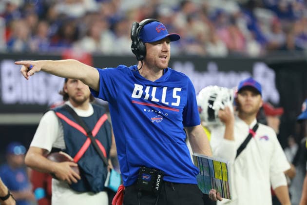 Detroit Lions vs Buffalo Bills ORCHARD PARK, NEW YORK - SEPTEMBER 17: Head coach Joe Brady of the Buffalo Bills reacts to a play during the second half of an NFL, American Football Herren, USA football game between the Detroit Lions and the Buffalo Billsat Highmark Stadium in Orchard Park, New York, USA, on Thursday, September 17, 2026 Orchard Park New York United States  Copyright: xJorgexLemusx originalFilename:lemus-detroitl260917_npUri.jpg