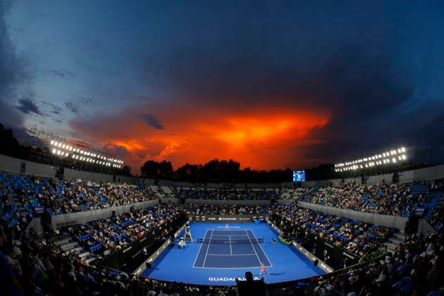 Guadalajara Open tennis tournament epaselect Sunset takes place during the match between Marta Kostyuk (below) of Ukraine and Liudmila Samsonova of Russia in the quarterfinals of the Guadalajara Open WTA, Tennis Damen 500 in Guadalajara, Mexico, 17 September 2026. GUADALAJARA Mexico  Copyright: xFRANCISCOxGUASCOx
