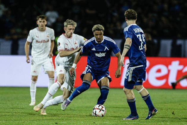 SOCCER - UEFA Europa League - PFC Levski vs. FC Red Bull Salzburg Photo by IPA ABACAPRESS.COM88644668 - Salzburg s Tim Drexler in action against Levski s Armstrong Oko-Flex during the Europa League match between PFC Levski and FC Red Bull Salzburg at Vasil Levski National Stadium in Sofia, Bulgaria, on September 17, 2026 Sofia Bulgaria  Copyright: xIPAxSport ABACAx