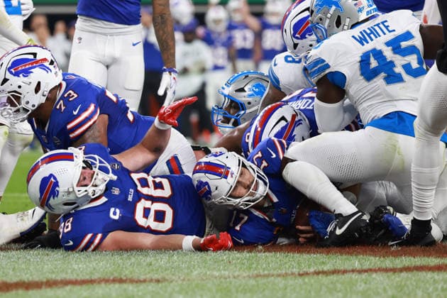 Detroit Lions vs Buffalo Bills ORCHARD PARK, NEW YORK - SEPTEMBER 17: Quarterback Josh Allen 17 of the Buffalo Bills scores a touchdown during the first half of an NFL, American Football Herren, USA football game between the Detroit Lions and the Buffalo Billsat Highmark Stadium in Orchard Park, New York, USA, on Thursday, September 17, 2026 Orchard Park New York United States  Copyright: xJorgexLemusx originalFilename:lemus-detroitl260917_npLgT.jpg