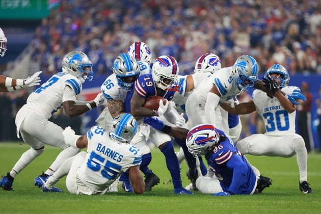Detroit Lions vs Buffalo Bills ORCHARD PARK, NEW YORK - SEPTEMBER 17: Wide receiver Greg Dortch 19 of the Buffalo Bills runs the ball during the first half of an NFL, American Football Herren, USA football game between the Detroit Lions and the Buffalo Billsat Highmark Stadium in Orchard Park, New York, USA, on Thursday, September 17, 2026 Orchard Park New York United States  Copyright: xJorgexLemusx originalFilename:lemus-detroitl260917_nplrt.jpg