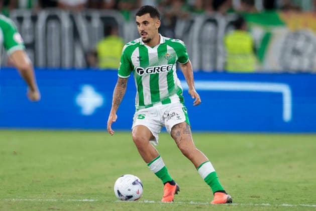 Real Betis Balompie v Getafe CF - LaLiga EA Sports 2026 27 Dani Ceballos of Real Betis controls the ball during the La Liga EA Sports match between Real Betis and Getafe CF at La Cartuja Stadium in Seville, Spain, on September 17, 2026. Seville Spain  Copyright: xJosexLuisxContrerasx originalFilename:joseluiscontreras-realbeti260917_npg0u.jpg