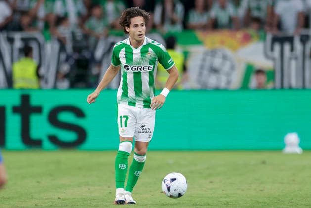 Real Betis Balompie v Getafe CF - LaLiga EA Sports 2026 27 Rodrigo Riquelme of Real Betis passes the ball during the La Liga EA Sports match between Real Betis and Getafe CF at La Cartuja Stadium in Seville, Spain, on September 17, 2026. Seville Spain  Copyright: xJosexLuisxContrerasx originalFilename:joseluiscontreras-realbeti260917_nplVA.jpg