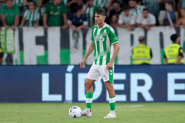 Real Betis Balompie v Getafe CF - LaLiga EA Sports 2026 27 Facundo Bernal of Real Betis controls the ball during the La Liga EA Sports match between Real Betis and Getafe CF at La Cartuja Stadium in Seville, Spain, on September 17, 2026. Seville Spain  Copyright: xJosexLuisxContrerasx originalFilename:joseluiscontreras-realbeti260917_npRgI.jpg