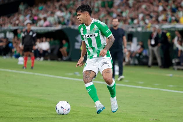Real Betis Balompie v Getafe CF - LaLiga EA Sports 2026 27 Cucho Hernandez of Real Betis controls the ball during the La Liga EA Sports match between Real Betis and Getafe CF at La Cartuja Stadium in Seville, Spain, on September 17, 2026. Seville Spain  Copyright: xJosexLuisxContrerasx originalFilename:joseluiscontreras-realbeti260917_npzL9.jpg