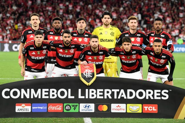 (260918) -- RIO DE JANEIRO, Sept. 18, 2026 -- Starting players of Flamengo pose for a group photo before the second leg of the Copa Libertadores quarter final football match between Brazil s Flamengo and Ecuador s Independiente del Valle at the Maracana stadium in Rio de Janeiro, Brazil, Sept. 17, 2026. (Photo by Xinhua) (SP)BRAZIL-RIO DE JANEIRO-COPA LIBERTADORES-FLAMENGO VS INDEPENDIENTE DEL VALLE DanielxRamalho 