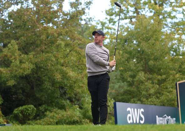 BMW PGA, Golf Herren Championship 2026 - Day One SURREY, ENGLAND, SEPTEMBER 17: Rory McIlroy Of Northern Ireland tee’s off on the 4th hole during The DP World Tour BMW PGA Championship Day One at Wentworth Golf Club, Virginia Water, Surrey, England, on September 17. (Photo by Daniel Weir) Surrey Wentworth Golf Course England Copyright: xDanielxWeir SportsxPressxPhotox Sportspressphoto_SPR233904