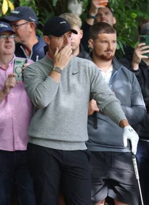 BMW PGA, Golf Herren Championship 2026 - Day One SURREY, ENGLAND, SEPTEMBER 17: Rory McIlroy Of Northern Ireland looks disappointed & dejected as he looks at his ball in the rough on the 4th hole during The DP World Tour BMW PGA Championship Day One at Wentworth Golf Club, Virginia Water, Surrey, England, on September 17. (Photo by Daniel Weir) Surrey Wentworth Golf Course England Copyright: xDanielxWeir SportsxPressxPhotox Sportspressphoto_SPR233905