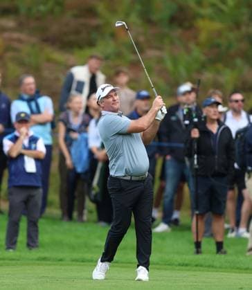 BMW PGA, Golf Herren Championship 2026 - Day One SURREY, ENGLAND, SEPTEMBER 17: Ryan Fox of New Zealand hits a fairway iron on the 7th hole during The DP World Tour BMW PGA Championship Day One at Wentworth Golf Club, Virginia Water, Surrey, England, on September 17. (Photo by Daniel Weir) Surrey Wentworth Golf Course England Copyright: xDanielxWeir SportsxPressxPhotox Sportspressphoto_SPR233910