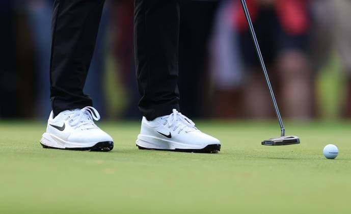 BMW PGA, Golf Herren Championship 2026 - Day One SURREY, ENGLAND, SEPTEMBER 17: Rory McIlroy Of Northern Ireland Nike golf shoes during The DP World Tour BMW PGA Championship Day One at Wentworth Golf Club, Virginia Water, Surrey, England, on September 17. (Photo by Daniel Weir) Surrey Wentworth Golf Course England Copyright: xDanielxWeir SportsxPressxPhotox Sportspressphoto_SPR233915