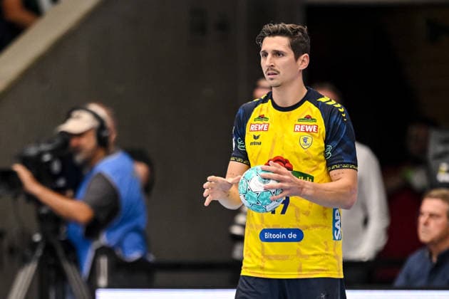 Göppingen, Germany, September 17, 2026 Marius Steinhauser of Rhein Neckar Löwen in action, on the ball, a solo play during the Opel Handball Bundesliga match between FRISCH AUF Göppingen and Rhein Neckar Löwen at the EWS Arena on September 17, 2026, in Göppingen, Germany. Photo by Harry Langer, DeFodi Images. Göppingen, Germany, September 17, 2026 Marius Steinhauser of Rhein-Neckar Löwen controls the ball during the Opel Handball Bundesliga match between FRISCH AUF Göppingen and Rhein-Neckar Löwen at the EWS Arena on September 17, 2026 in Göppingen, Germany. Photo by Harry Langer, DeFodi Images. Photo by Harry Langer, DeFodi Images