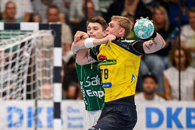 Göppingen, Germany, September 17, 2026: Oskar Sunnefeldt of FRISCH AUF Göppingen and Edwin Aspenbaeck of Rhein Neckar Löwen go head-to-head during the Opel Handball Bundesliga match between FRISCH AUF Göppingen and Rhein Neckar Löwen at the EWS Arena on September 17, 2026, in Göppingen, Germany. Photo by Harry Langer, DeFodi Images. Göppingen, Germany, September 17, 2026 Oskar Sunnefeldt of FRISCH AUF Göppingen and Edwin Aspenbaeck of Rhein Neckar Löwen battle for the ball during the Opel Handball Bundesliga match between FRISCH AUF Göppingen and Rhein Neckar Löwen at the EWS Arena on September 17, 2026 in Göppingen, Germany Photo by Harry Langer, DeFodi Images Photo by Harry Langer, DeFodi Images