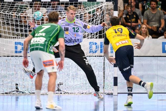 Göppingen, Germany, September 17, 2026 Victor Kloeve (FRISCH AUF Göppingen), Goalkeeper Kristian Savers of FRISCH AUF Goeppingen and Marius Steinhauser of Rhein Neckar Löwen in a duel during the Opel Handball Bundesliga match between FRISCH AUF Goeppingen and Rhein Neckar Löwen at the EWS Arena on September 17, 2026 in Göppingen, Germany Photo by Harry Langer DeFodi Images Göppingen, Germany, September 17, 2026 Victor Kloeve of FRISCH AUF Göppingen, Goalkeeper Kristian Savers of FRISCH AUF Göppingen and Marius Steinhauser of Rhein Neckar Löwen battle for the ball during the Opel Handball Bundesliga match between FRISCH AUF Göppingen and Rhein Neckar Löwen at the EWS Arena on September 17, 2026 in Göppingen, Germany Photo by Harry Langer, DeFodi Images Photo by Harry Langer, DeFodi Images
