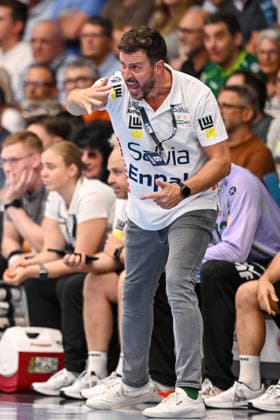 Göppingen, Germany, September 17, 2026: Coach Ben Matschke of FRISCH AUF Göppingen gestures, gesturing during the Opel Handball Bundesliga match between FRISCH AUF Goeppingen and Rhein Neckar Löwen at the EWS Arena on September 17, 2026, in Goeppingen, Germany. Photo by Harry Langer, DeFodi Images. Goeppingen, Germany, September 17, 2026 Coach Ben Matschke of FRISCH AUF Goeppingen gestures during the Opel Handball Bundesliga match between FRISCH AUF Goeppingen and Rhein Neckar Löwen at the EWS Arena on September 17, 2026 in Göppingen, Germany. Photo by Harry Langer, DeFodi Images. Photo by Harry Langer, DeFodi Images