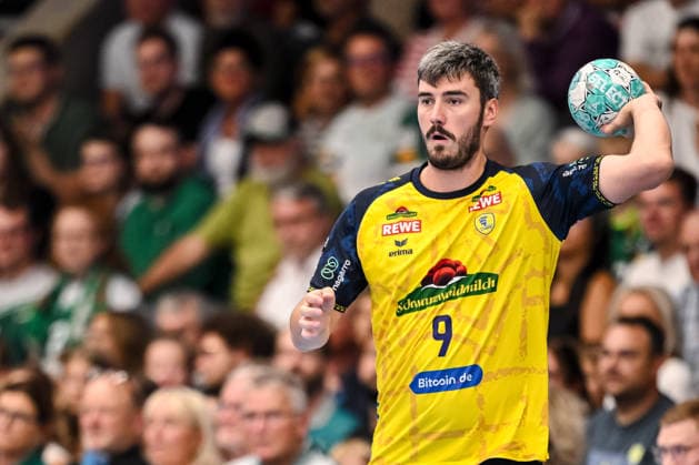 Göppingen, Germany, September 17, 2026 Jacob Arenth Lassen Rhein Neckar Löwen in action, on the ball, a solo play during the Opel Handball Bundesliga match between FRISCH AUF Göppingen and Rhein Neckar Löwen at the EWS Arena on September 17, 2026, in Göppingen, Germany. Photo by Harry Langer, DeFodi Images. Göppingen, Germany, September 17, 2026 Jacob Arenth Lassen of Rhein Neckar Löwen controls the ball during the Opel Handball Bundesliga match between FRISCH AUF Göppingen and Rhein Neckar Löwen at the EWS Arena on September 17, 2026 in Göppingen, Germany Photo by Harry Langer DeFodi Images Photo by Harry Langer DeFodi Images