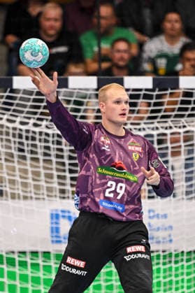 Göppingen, Germany, September 17, 2026: Goalkeeper David Spaeth of Rhein-Neckar Löwen in action, on the ball, a solo play during the Opel Handball Bundesliga match between FRISCH AUF Göppingen and Rhein Neckar Löwen at the EWS Arena on September 17, 2026, in Göppingen, Germany. Photo by Harry Langer, DeFodi Images. Göppingen, Germany, September 17, 2026: Goalkeeper David Spaeth of Rhein-Neckar Löwen controls the ball during the Opel Handball Bundesliga match between FRISCH AUF Göppingen and Rhein-Neckar Löwen at the EWS Arena on September 17, 2026 in Göppingen, Germany Photo by Harry Langer, DeFodi Images Photo by Harry Langer, DeFodi Images