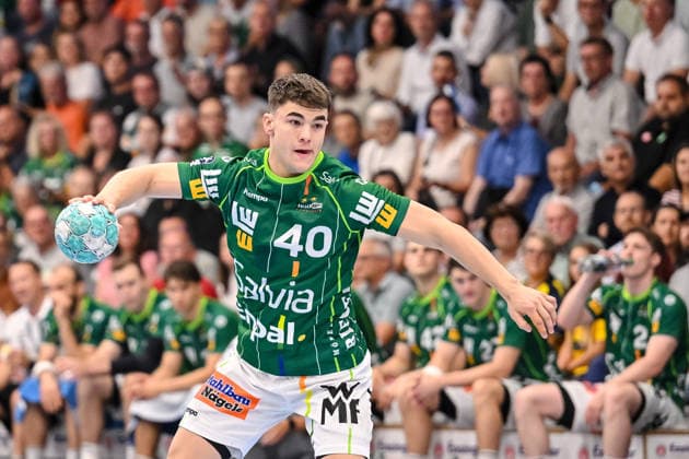 Göppingen, Germany, September 17, 2026—Elias Newel of FRISCH AUF Göppingen in action, on the ball, making a solo play during the Opel Handball Bundesliga match between FRISCH AUF Goeppingen and Rhein Neckar Löwen at the EWS Arena on September 17, 2026, in Goeppingen, Germany. Photo by Harry Langer, DeFodi Images. Goeppingen, Germany, September 17, 2026 Elias Newel of FRISCH AUF Goeppingen controls the ball during the Opel Handball Bundesliga match between FRISCH AUF Goeppingen and Rhein Neckar Löwen at the EWS Arena on September 17, 2026 in Göppingen, Germany Photo by Harry Langer, DeFodi Images Photo by Harry Langer, DeFodi Images