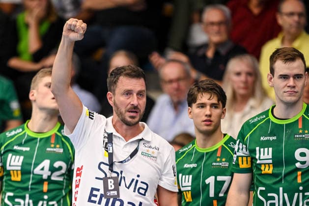 Göppingen, Germany, September 17, 2026. Coach Ben Matschke of FRISCH AUF Göppingen gestures, gesturing during the Opel Handball Bundesliga match between FRISCH AUF Goeppingen and Rhein Neckar Löwen at the EWS Arena on September 17, 2026, in Goeppingen, Germany. Photo by Harry Langer, DeFodi Images. Goeppingen, Germany, September 17, 2026 Coach Ben Matschke of FRISCH AUF Goeppingen gestures during the Opel Handball Bundesliga match between FRISCH AUF Goeppingen and Rhein Neckar Löwen at the EWS Arena on September 17, 2026 in Göppingen, Germany. Photo by Harry Langer, DeFodi Images. Photo by Harry Langer, DeFodi Images