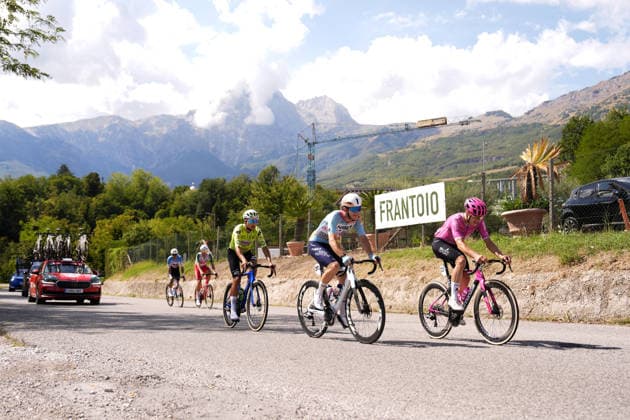 The pack rides cycles during the Giro d™Abruzzo, stage 4 from Silvi to Controguerra (182 km) - Abruzzo, Italy - Friday, September 18, 2026. - cycling.  Copyright: xFabioxFerrari LaPressex