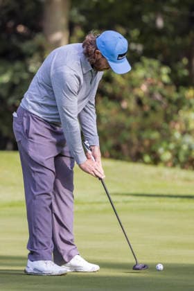 Golf - DP World Tour (European Tour) ˜Rolex Series™ - 2026 BMW PGA, Golf Herren Championship - Second Round - West Course, Wentworth Club - Friday 18th September 2026 Tommy Fleetwood (ENG) putting on the 16th green COLORSPORT DANIEL BEARHAM  cspDB_BMWPGA_R2_180926_