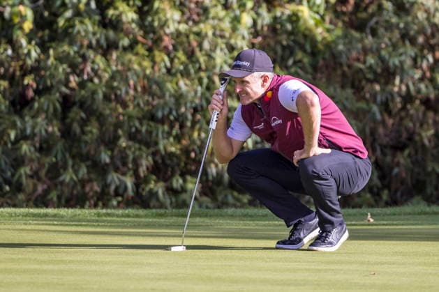 Golf - DP World Tour (European Tour) ˜Rolex Series™ - 2026 BMW PGA, Golf Herren Championship - Second Round - West Course, Wentworth Club - Friday 18th September 2026 Justin Rose (ENG) lines up his putt on the 16th green COLORSPORT DANIEL BEARHAM  cspDB_BMWPGA_R2_180926_