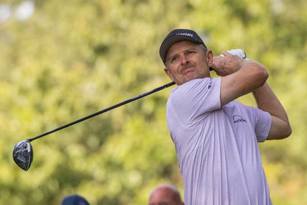 Golf - DP World Tour (European Tour) ˜Rolex Series™ - 2026 BMW PGA, Golf Herren Championship - Second Round - West Course, Wentworth Club - Friday 18th September 2026 Justin Rose (ENG) with his tee shot from the 17th hole COLORSPORT DANIEL BEARHAM  cspDB_BMWPGA_R2_180926_
