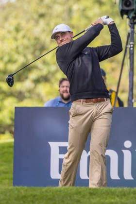 Golf - DP World Tour (European Tour) ˜Rolex Series™ - 2026 BMW PGA, Golf Herren Championship - Second Round - West Course, Wentworth Club - Friday 18th September 2026 Ludvig Aberg (SWE) drives his tee shot from the 17th hole COLORSPORT DANIEL BEARHAM  cspDB_BMWPGA_R2_180926_