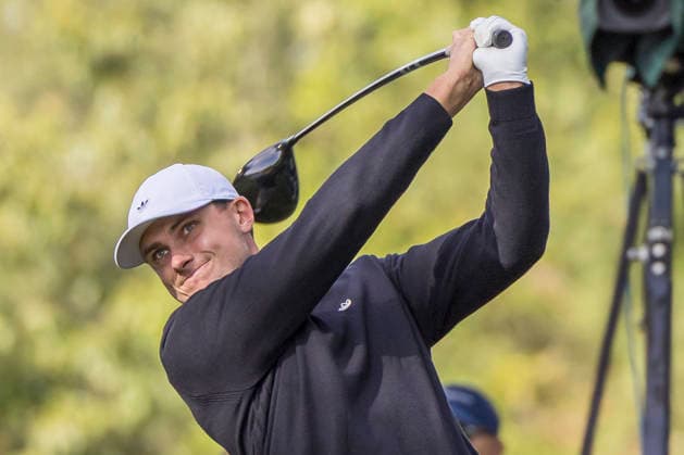 Golf - DP World Tour (European Tour) ˜Rolex Series™ - 2026 BMW PGA, Golf Herren Championship - Second Round - West Course, Wentworth Club - Friday 18th September 2026 Ludvig Aberg (SWE) drives his tee shot from the 17th hole COLORSPORT DANIEL BEARHAM  cspDB_BMWPGA_R2_180926_