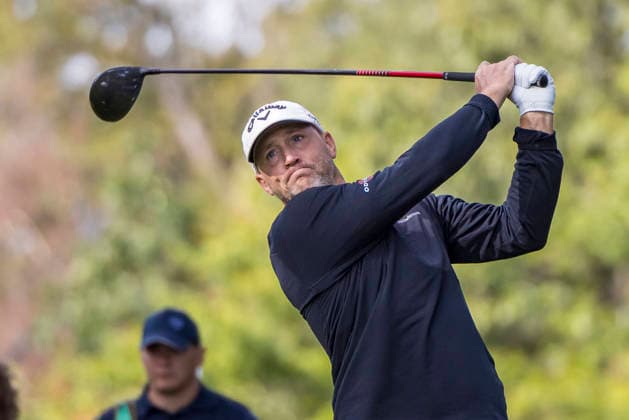 Golf - DP World Tour (European Tour) ˜Rolex Series™ - 2026 BMW PGA, Golf Herren Championship - Second Round - West Course, Wentworth Club - Friday 18th September 2026 2025 Wentworth champion Alex Noren (AUS) tees off from the 17th hole COLORSPORT DANIEL BEARHAM  cspDB_BMWPGA_R2_180926_