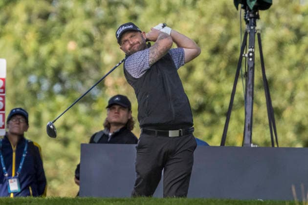 Golf - DP World Tour (European Tour) ˜Rolex Series™ - 2026 BMW PGA, Golf Herren Championship - Second Round - West Course, Wentworth Club - Friday 18th September 2026 Danny Willett (ENG) drives off from the 17th hole COLORSPORT DANIEL BEARHAM  cspDB_BMWPGA_R2_180926_