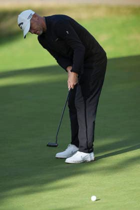 VIRGINIA WATER, ENGLAND - SEPTEMBER 18: Alex Noren (SWE) putts on the fourteenth green during Round 2 at the BMW PGA, Golf Herren Championship at Wentworth Golf Club, Virginia Water on September 18, 2026 in Surrey, England The BMW PGA Championship
