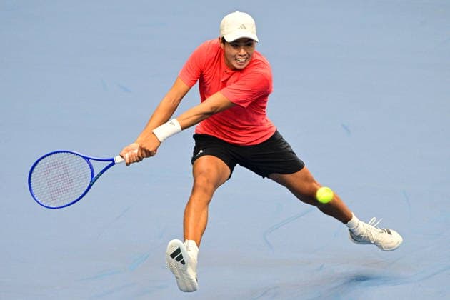 Learner Tien (USA) playes against Jakub Mensik (CZE) in the game of the 2026 Davis Cup men s team tennis World Championship, WM, Weltmeisterschaft match between the Czech Republic and the United States, in Prague, Czech Republic, on September 18, 2026. (CTKxPhoto MichalxKamaryt) CTKPhotoP2026091805554  CTKPhotoP2026091805554