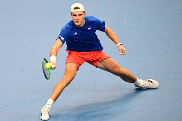Jakub Mensik (CZE) playes against Learner Tien (USA) in the game of the 2026 Davis Cup men s team tennis World Championship, WM, Weltmeisterschaft match between the Czech Republic and the United States, in Prague, Czech Republic, on September 18, 2026. (CTKxPhoto MichalxKamaryt) CTKPhotoP2026091805742  CTKPhotoP2026091805742