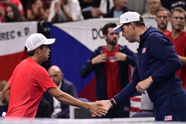 Learner Tien (USA), left, and Jakub Mensik (CZE) shake hands prior their game of the 2026 Davis Cup men s team tennis World Championship, WM, Weltmeisterschaft match between the Czech Republic and the United States, in Prague, Czech Republic, on September 18, 2026. (CTKxPhoto RomanxVondrous) CTKPhotoP2026091805773  CTKPhotoP2026091805773