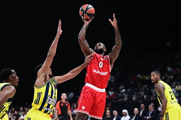 EuroLeague Basketball SuperCup - Olympiacos Piraeus vs Fenerbahce Tarfin Istanbul - Codi Miller-McIntyre of Olympiacos Piraeus in action during the Euroleague Basketball SuperCup Semifinal game between Olympiacos Piraeus vs Fenerbahce Tarfin Istanbul at Etihad Arena on September 18, 2026 in Abu Dhabi, United Arab Emirates. Abu Dhabi United Arab Emirates Copyright: xOnexInchxProductionsx 7090727